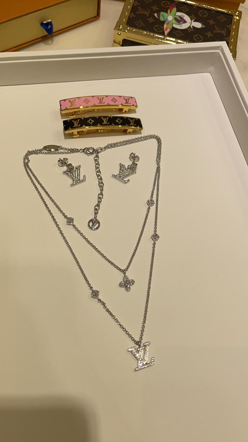 Louis Vuitton Necklace LN120601