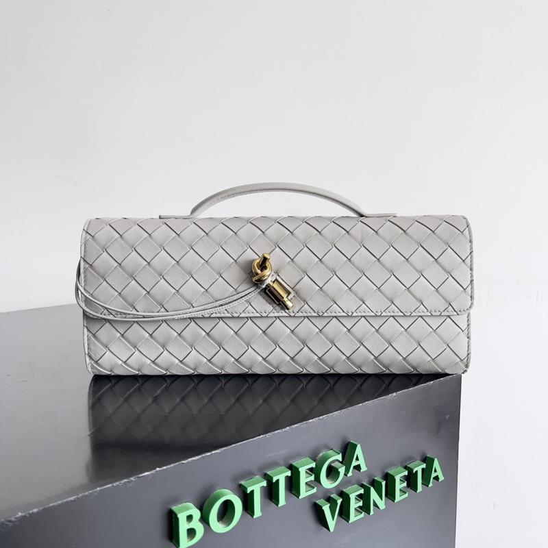 Bottega Veneta Andiamo Clutch Sterling 741511