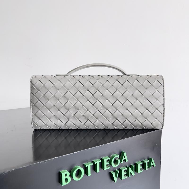 Bottega Veneta Andiamo Clutch Sterling 741511