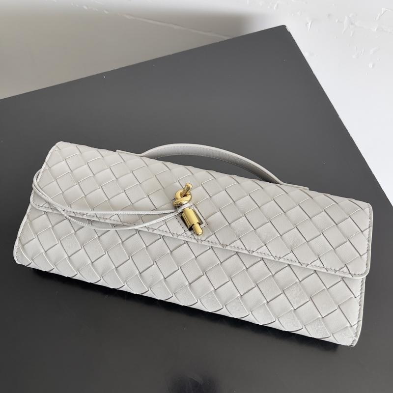 Bottega Veneta Andiamo Clutch Sterling 741511