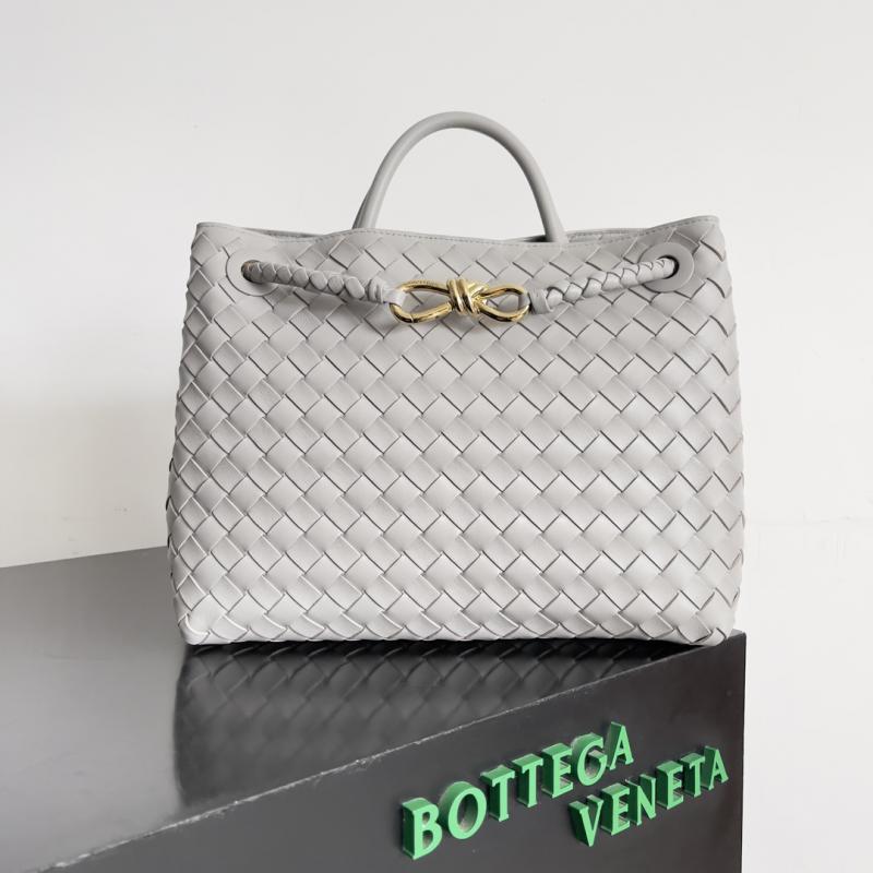 Bottega Veneta Medium Andiamo Tote Bag Sterling B743572