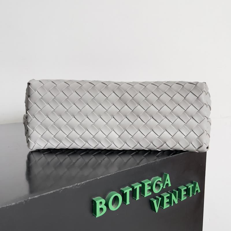 Bottega Veneta Medium Andiamo Tote Bag Sterling B743572