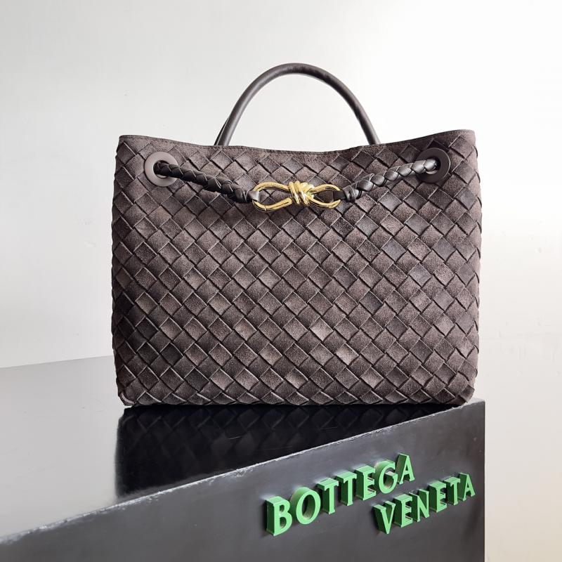 Bottega Veneta Suede Medium Andiamo Tote Bag B743572 Fondant