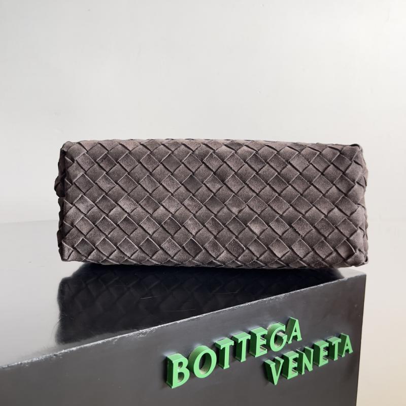 Bottega Veneta Suede Medium Andiamo Tote Bag B743572 Fondant