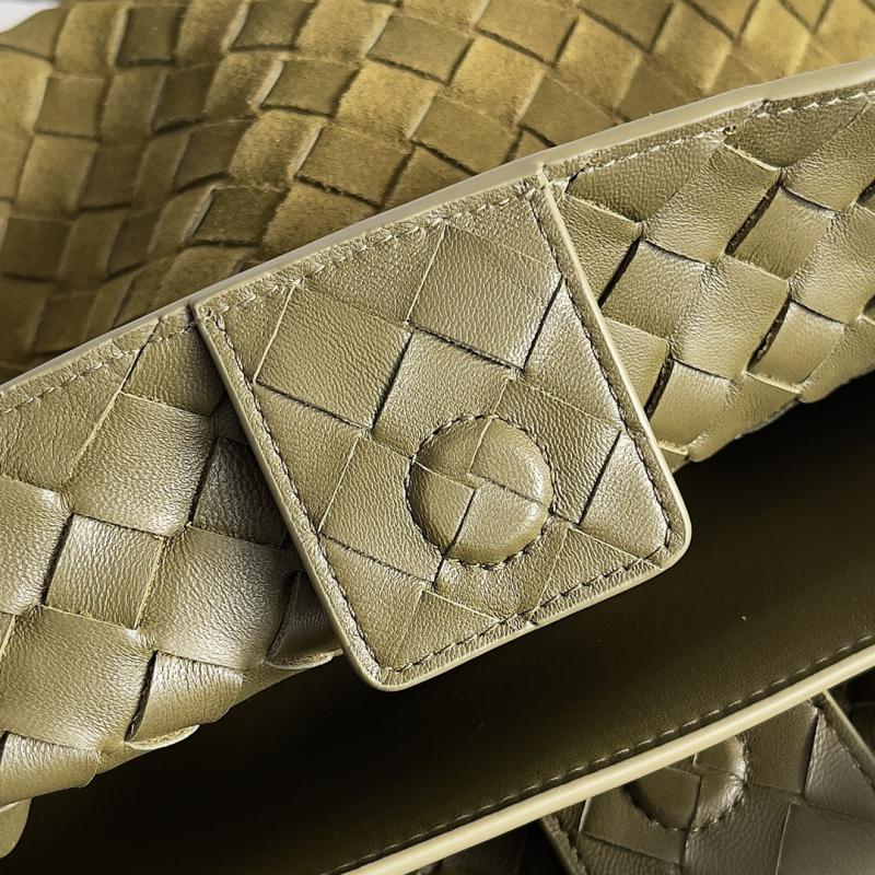 Bottega Veneta Suede Medium Andiamo Tote Bag B743572 Olive oil