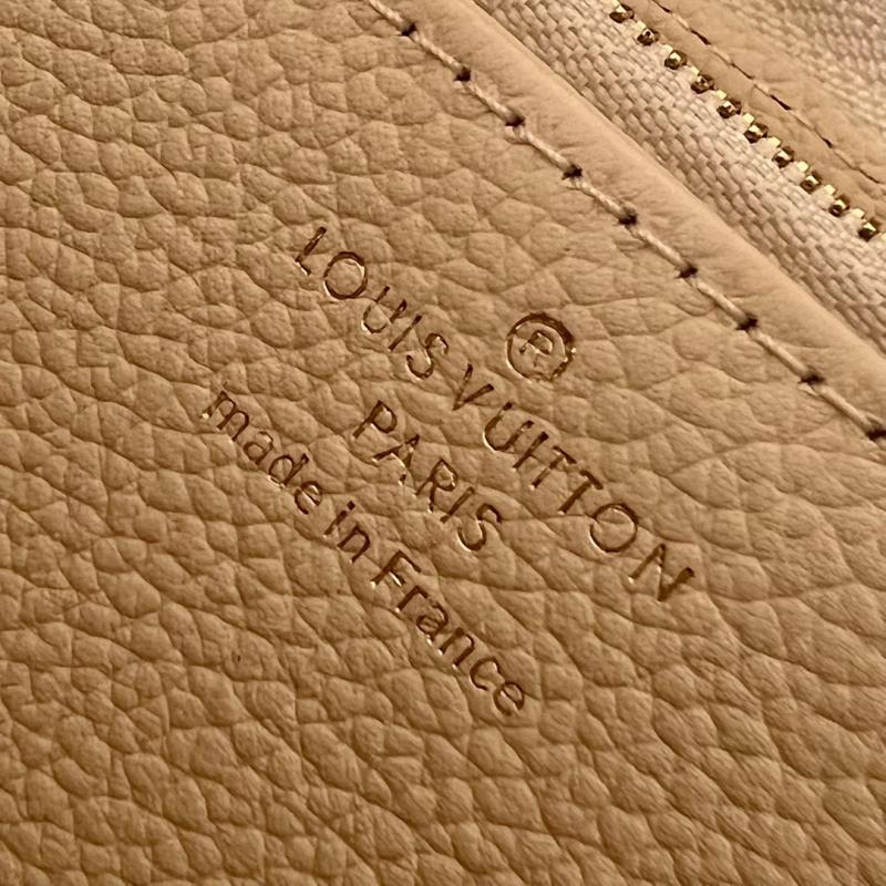 Louis Vuitton Zippy Wallet M61864 Cream