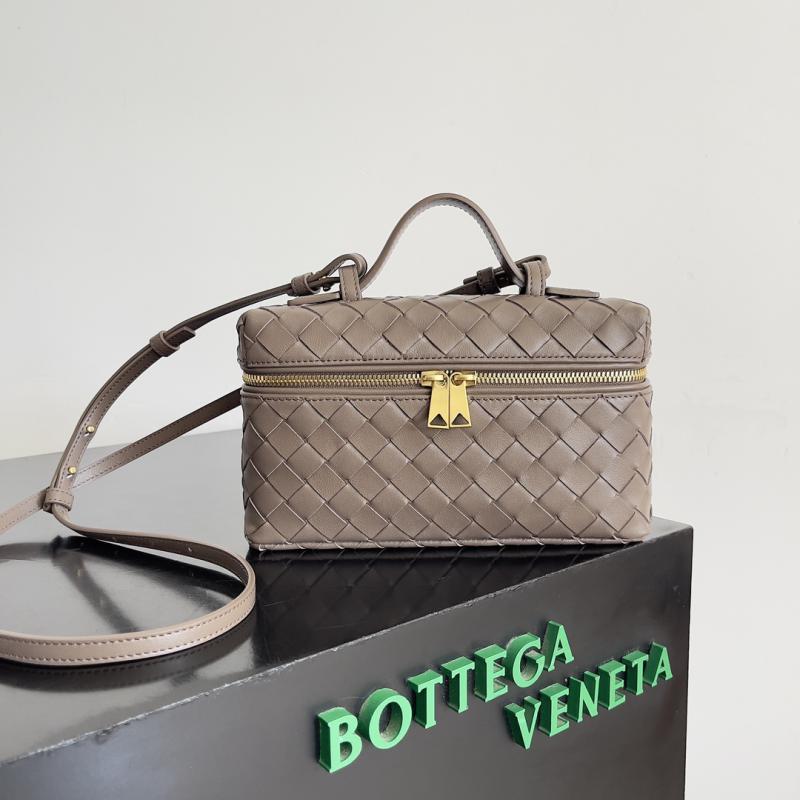 Bottega Veneta Bang Bang Vanity Case Pinecone B789109