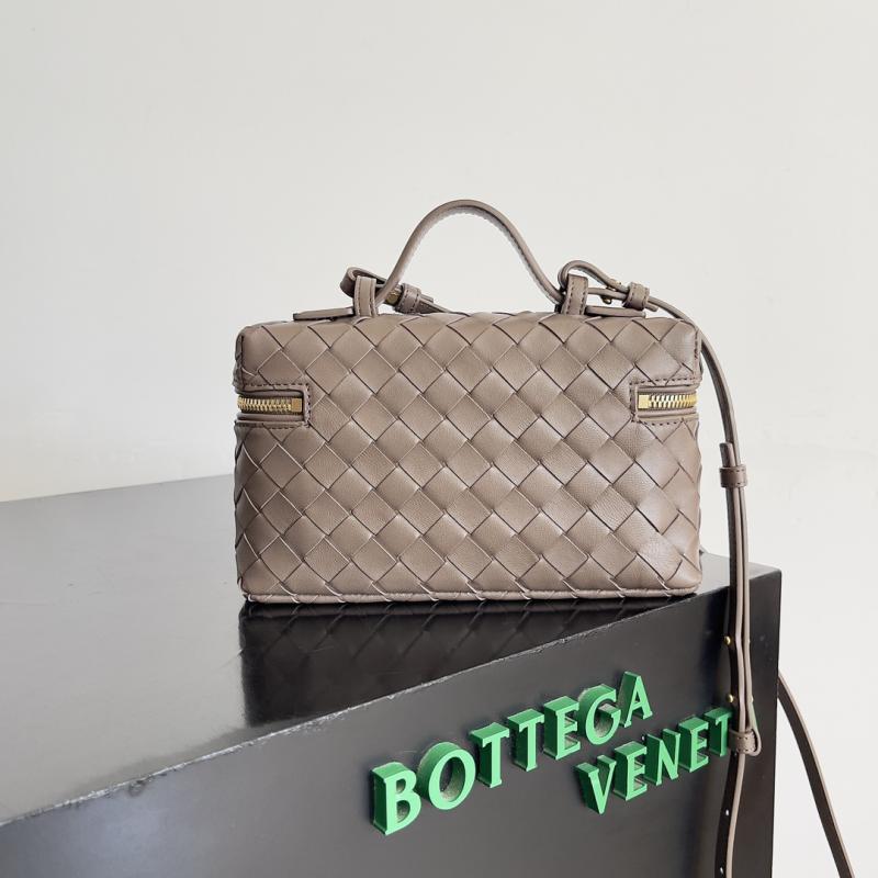 Bottega Veneta Bang Bang Vanity Case Pinecone B789109