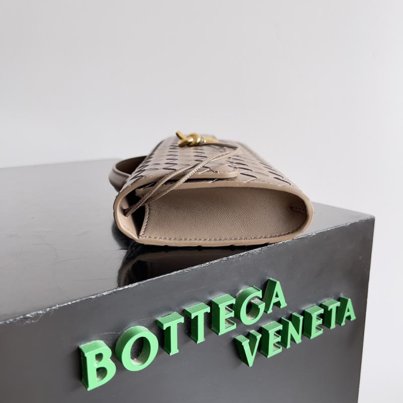 Bottega Veneta Long Clutch Andiamo Pinecone 741511