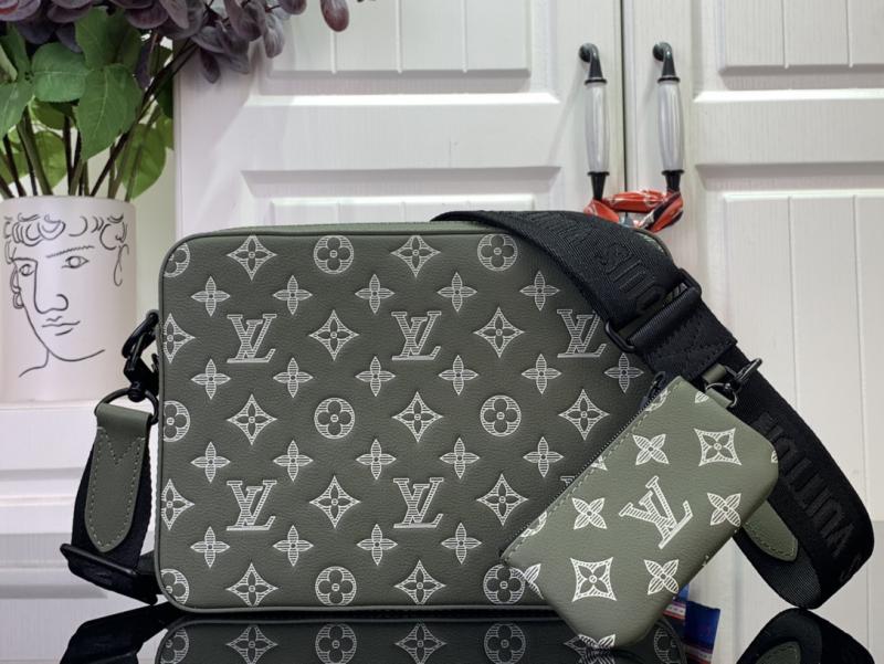 Louis Vuitton Trio Messenger M12490