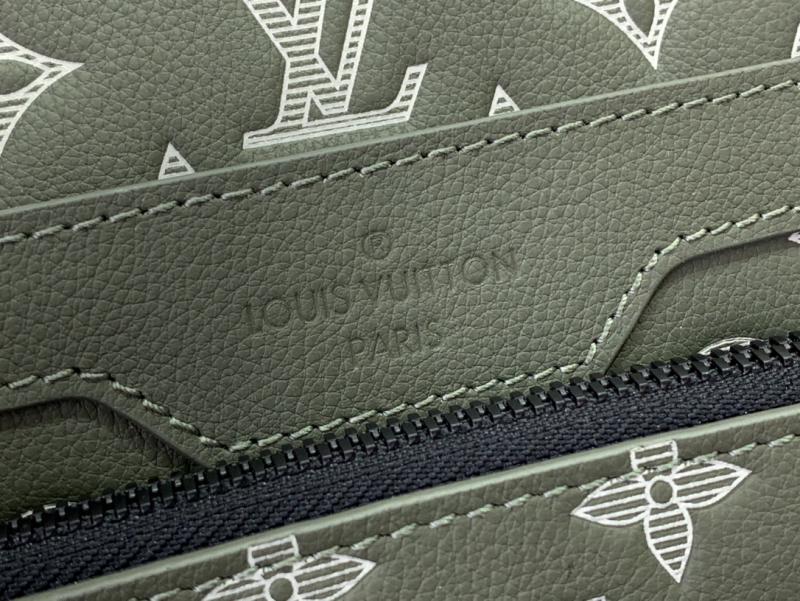 Louis Vuitton Trio Messenger M12490