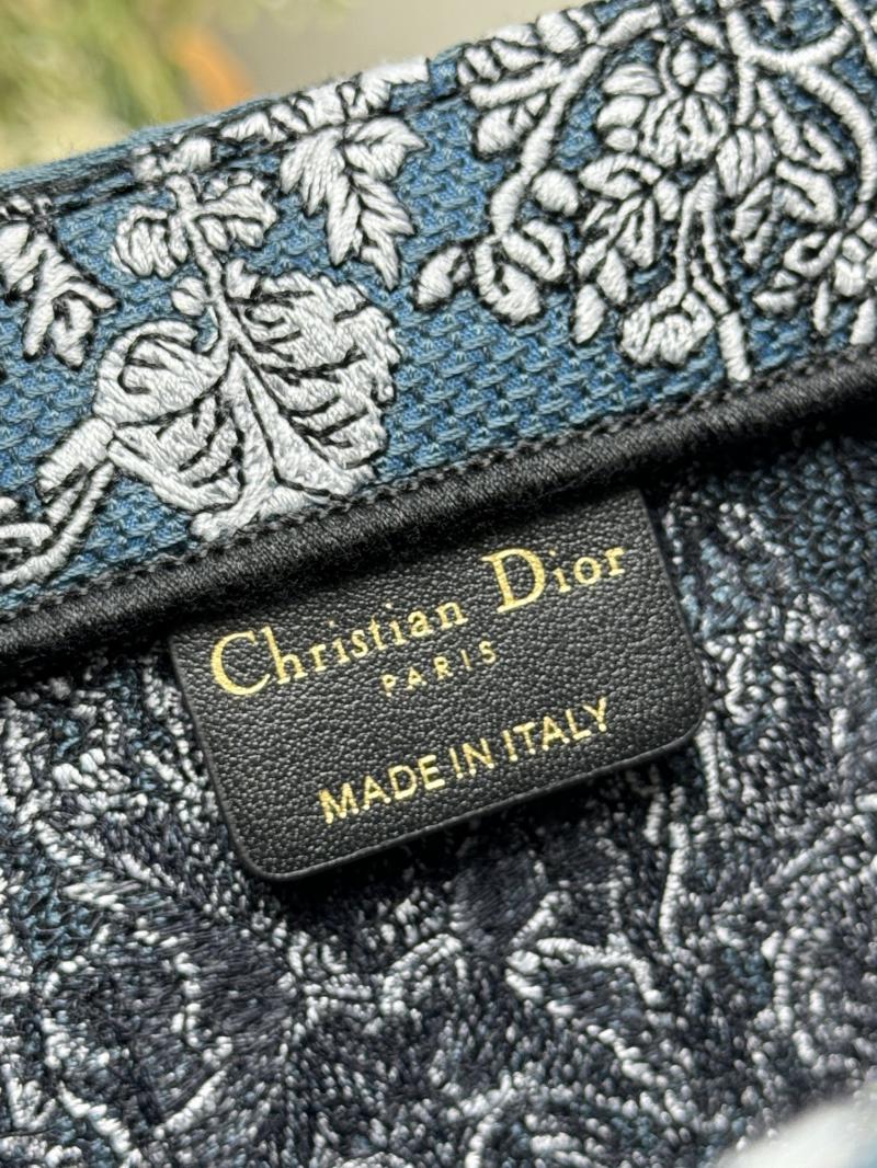 Medium Dior Book Tote M128601