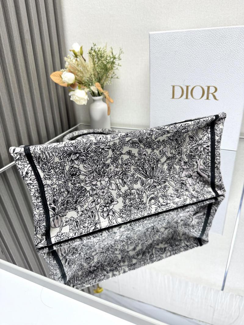 Medium Dior Book Tote M128603