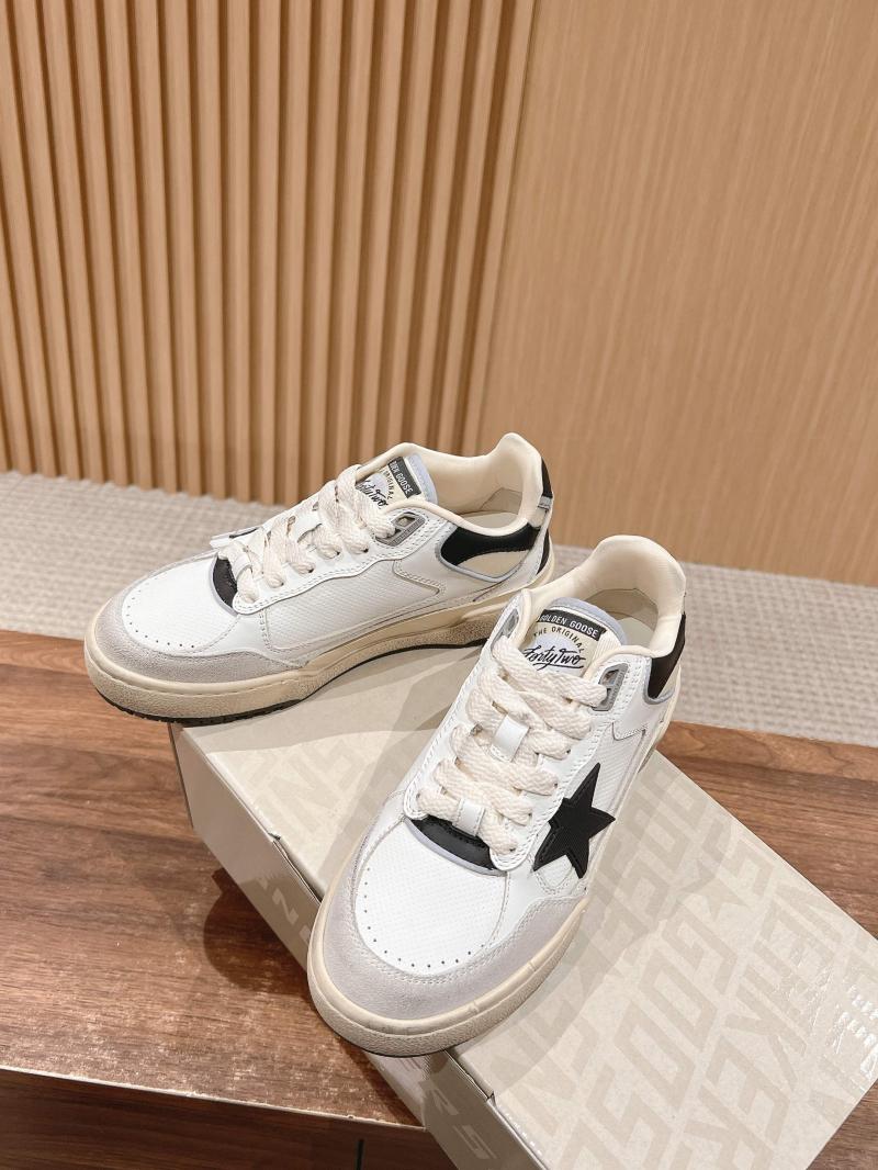 Golden Goose Sneakers SGS22003