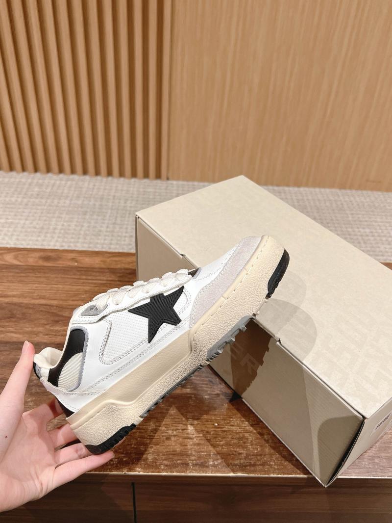 Golden Goose Sneakers SGS22003