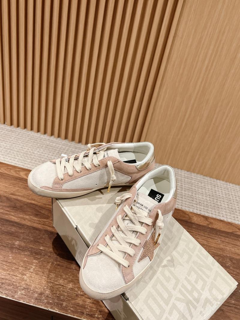 Golden Goose Sneakers SGS22005