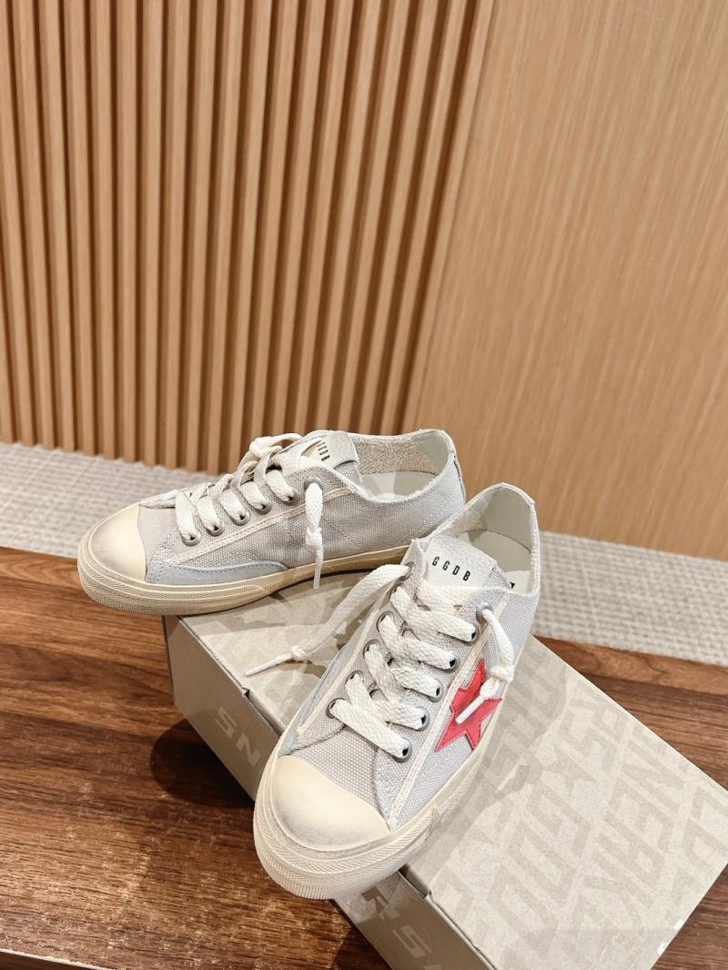 Golden Goose Sneakers SGS22006