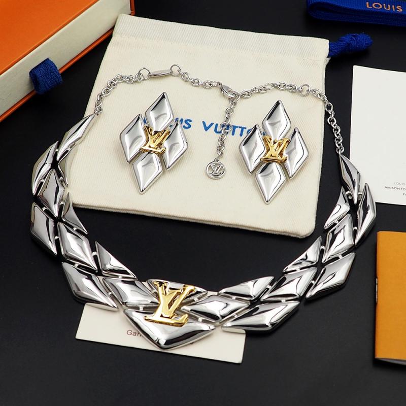 Louis Vuitton Necklace LVN122701