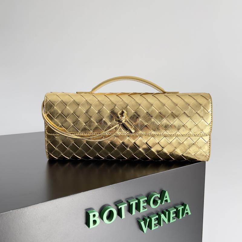 Bottega Veneta Andiamo Clutch 741511 Gold