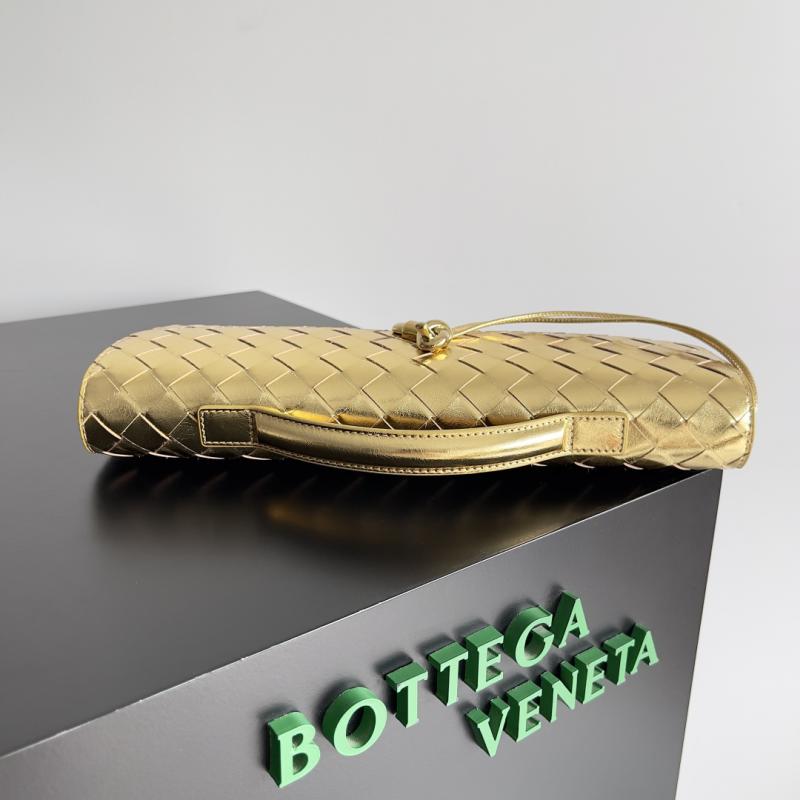 Bottega Veneta Andiamo Clutch 741511 Gold