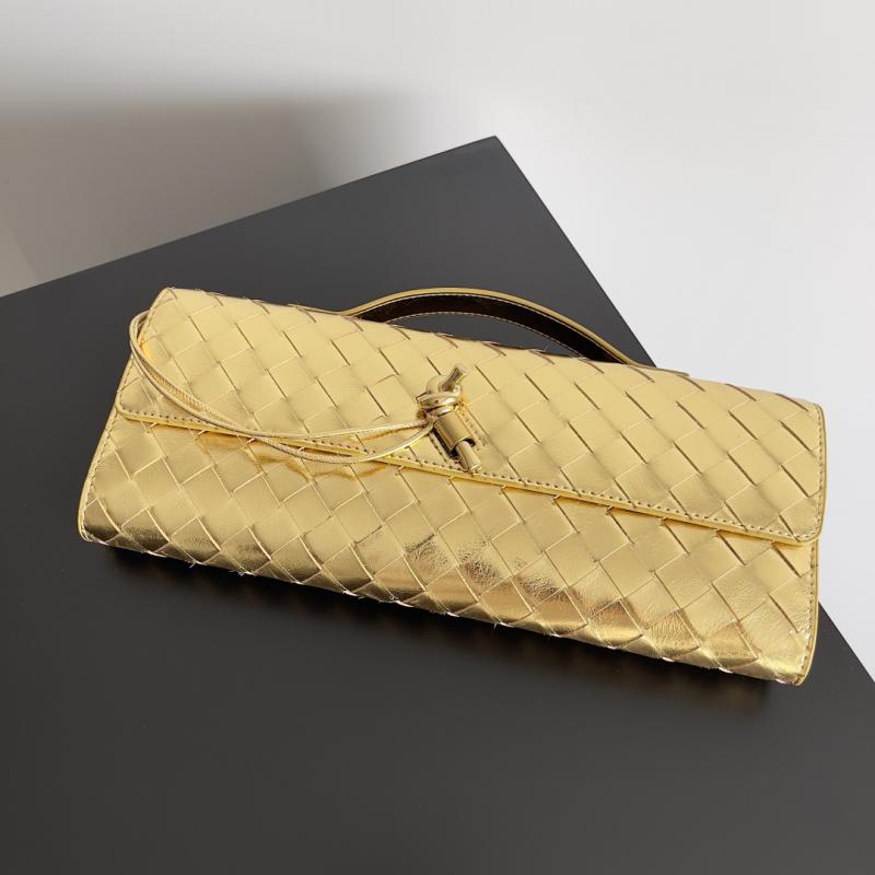 Bottega Veneta Andiamo Clutch 741511 Gold