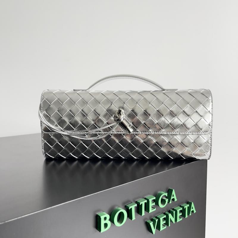 Bottega Veneta Andiamo Clutch 741511 Silver