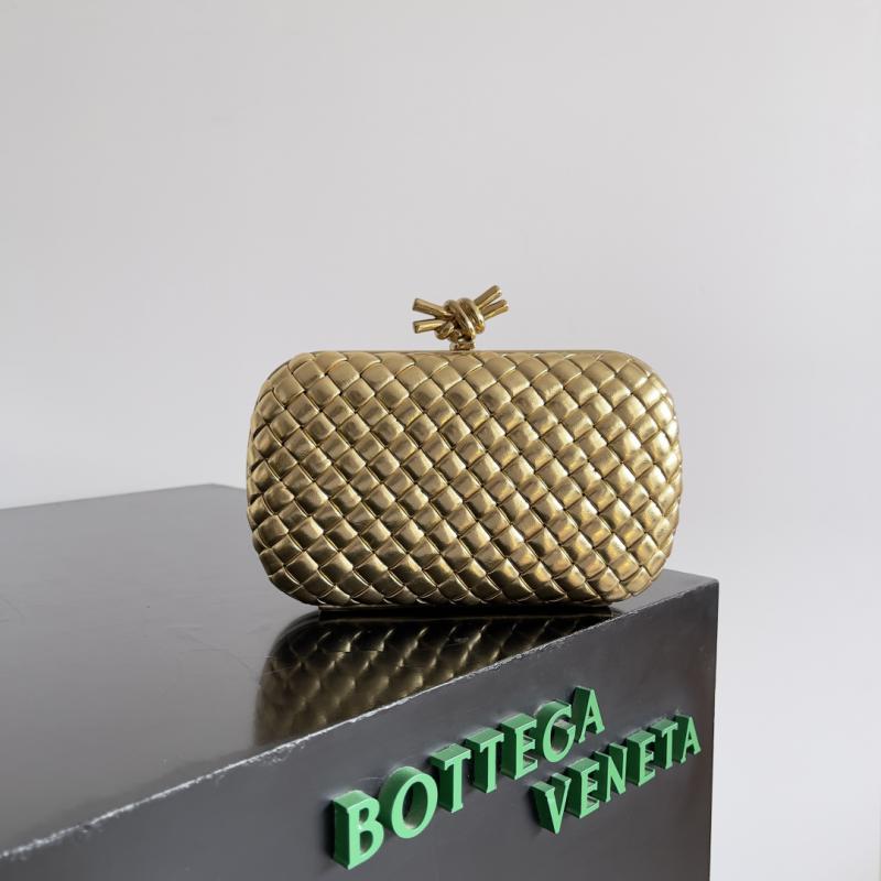 Bottega Veneta Classic Knot Clutch B717622 Gold