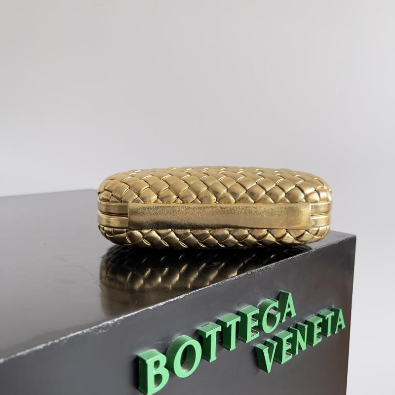 Bottega Veneta Classic Knot Clutch B717622 Gold