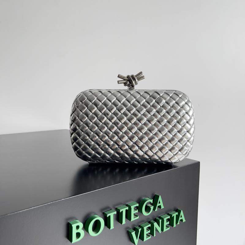 Bottega Veneta Classic Knot Clutch B717622 Silver