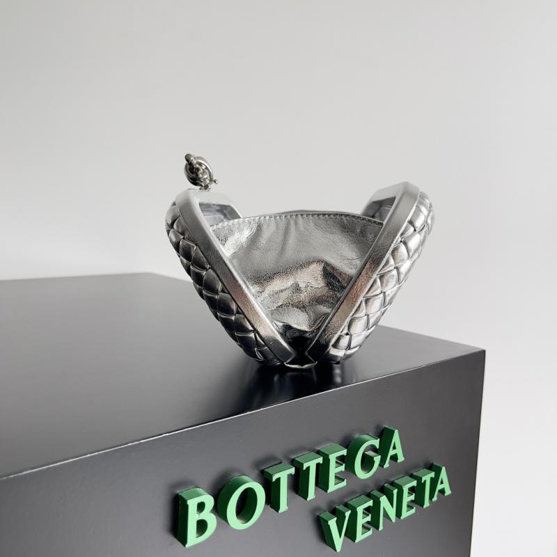 Bottega Veneta Classic Knot Clutch B717622 Silver