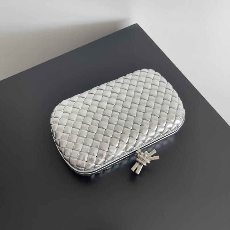 Bottega Veneta Classic Knot Clutch B717622 Silver