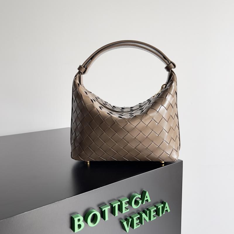 Bottega Veneta Intreccio Leather Toiletry Bag B754443 Pinecone