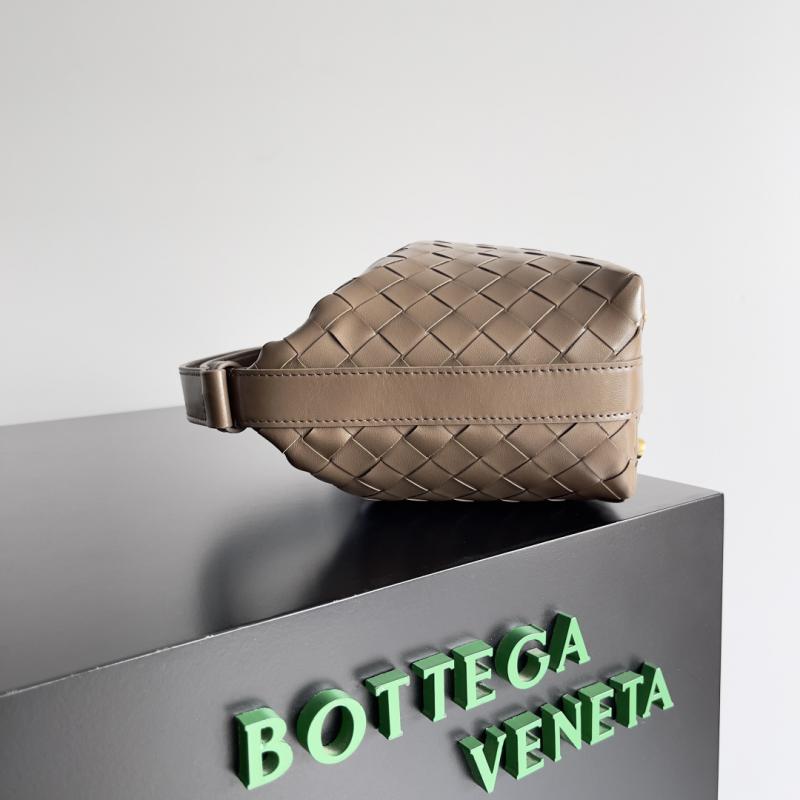 Bottega Veneta Intreccio Leather Toiletry Bag B754443 Pinecone