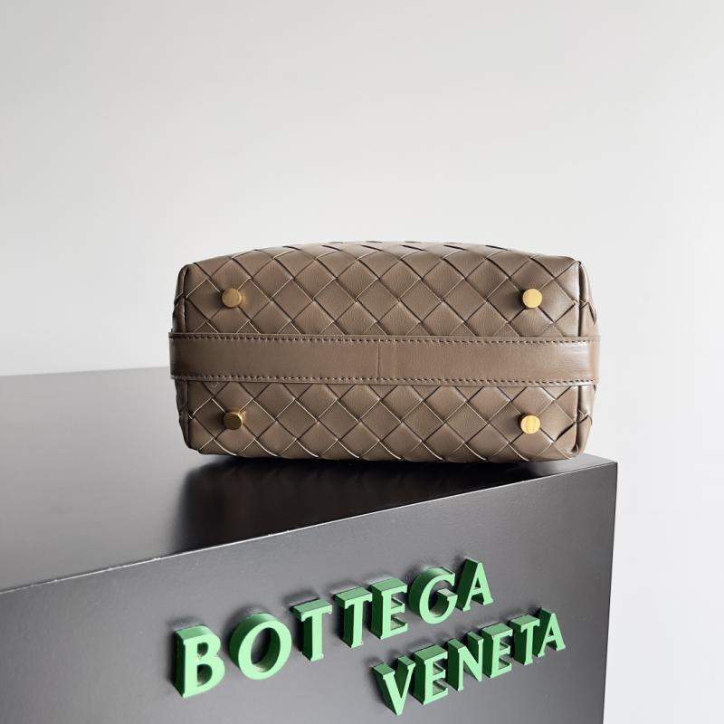 Bottega Veneta Intreccio Leather Toiletry Bag B754443 Pinecone