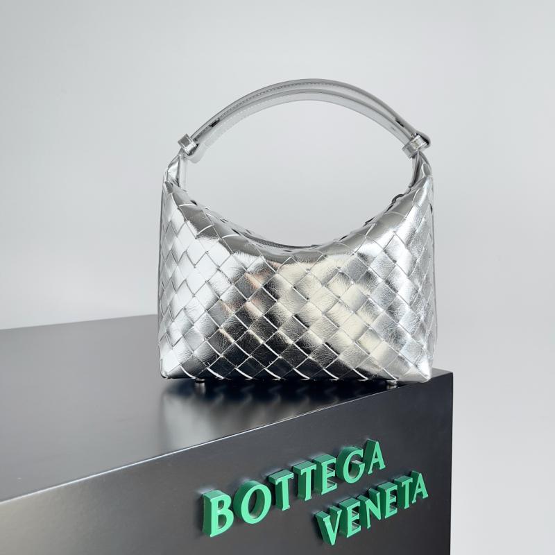 Bottega Veneta Intreccio Leather Toiletry Bag B754443 Silver