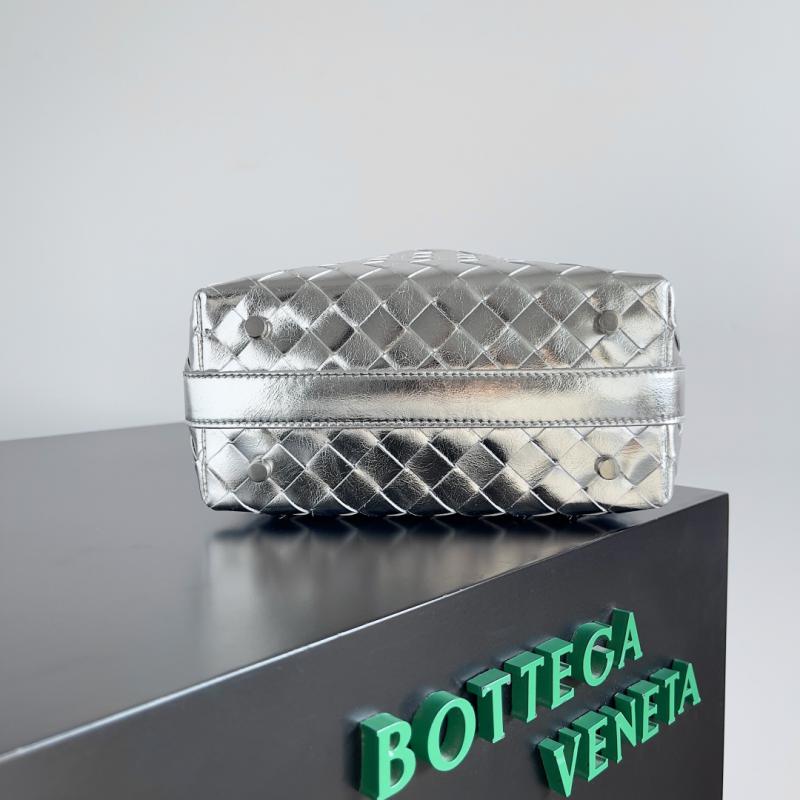 Bottega Veneta Intreccio Leather Toiletry Bag B754443 Silver