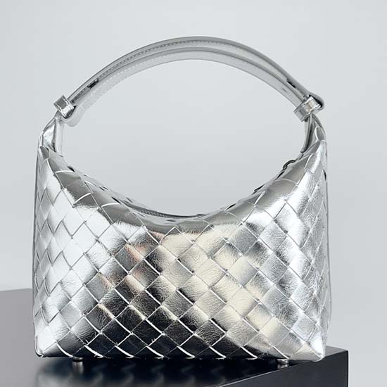 Bottega Veneta Intreccio Leather Toiletry Bag B754443 Silver