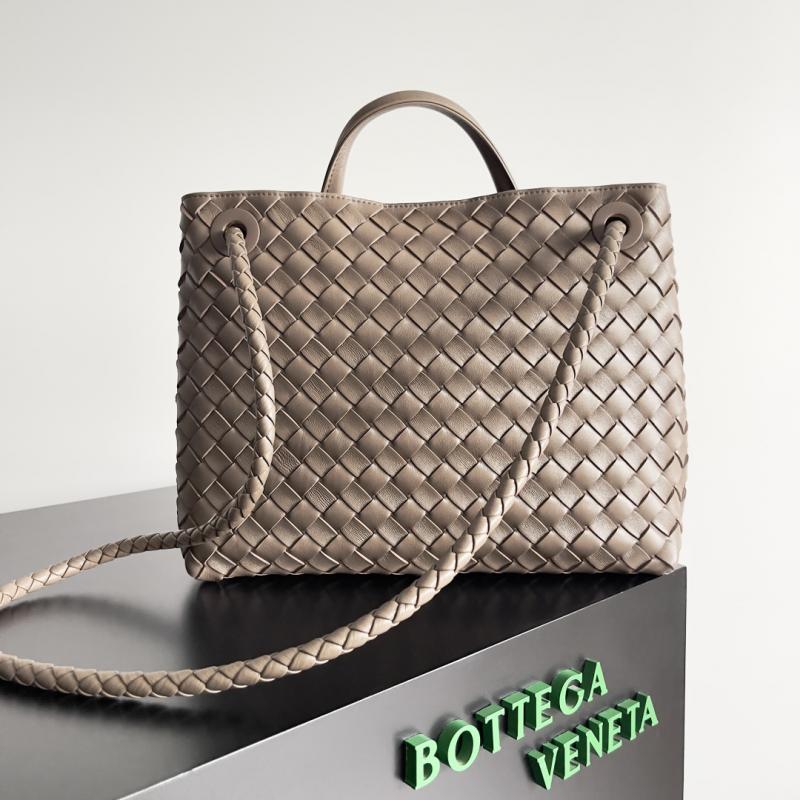 Bottega Veneta Medium Andiamo Tote Bag B743572 Pinecone