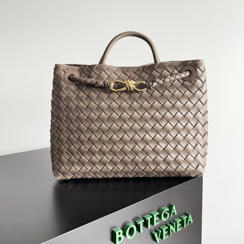 Bottega Veneta Medium Andiamo Tote Bag B743572 Pinecone