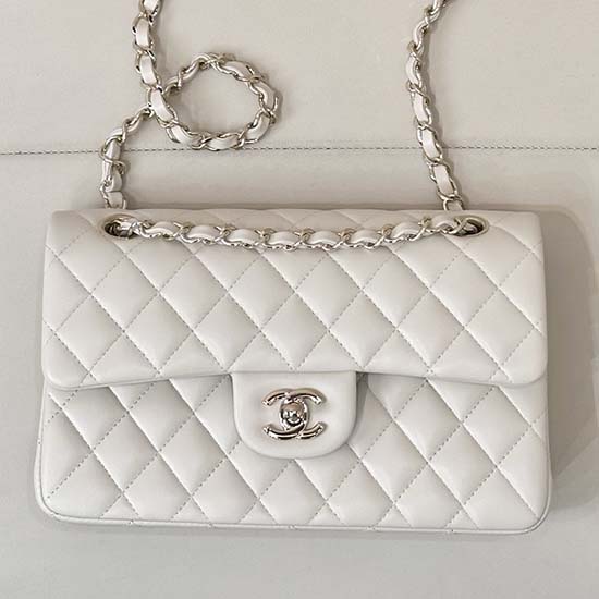 Medium Chanel Lambskin Flap Bag A01112 Cream