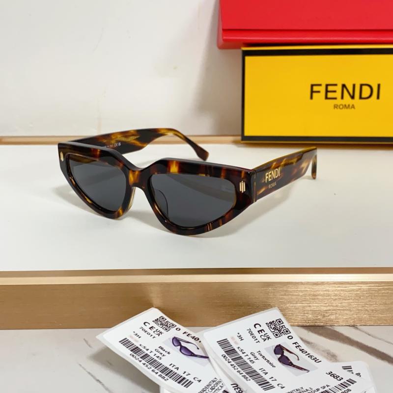 Fendi Sunglasses FE40163U