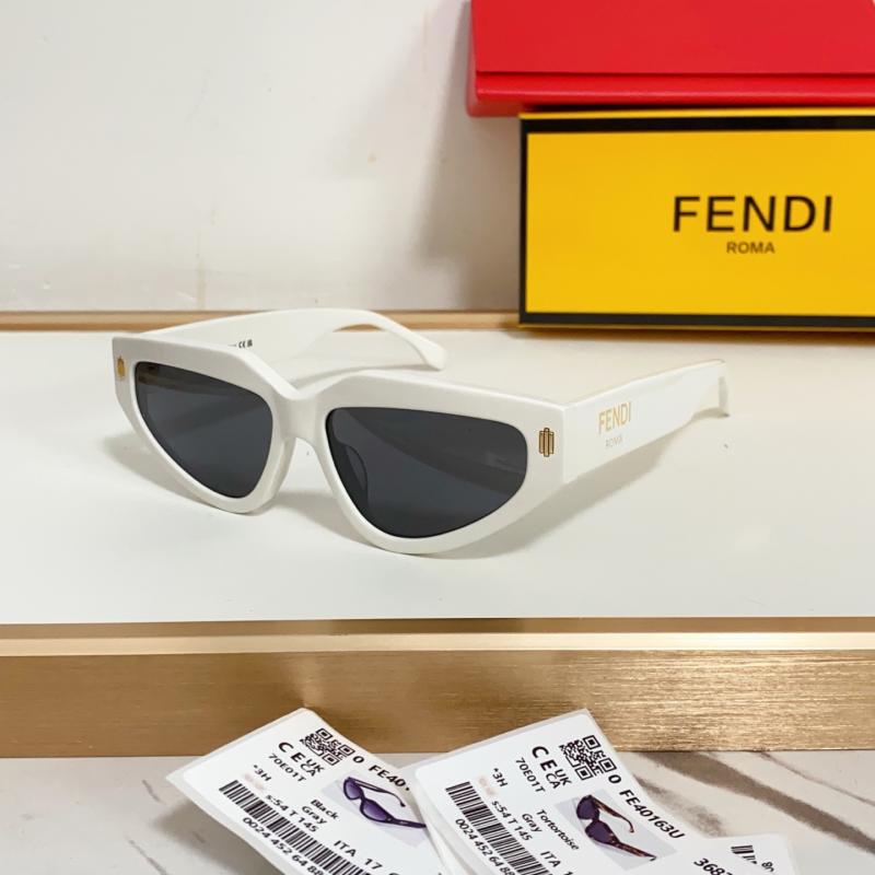 Fendi Sunglasses FE40163U