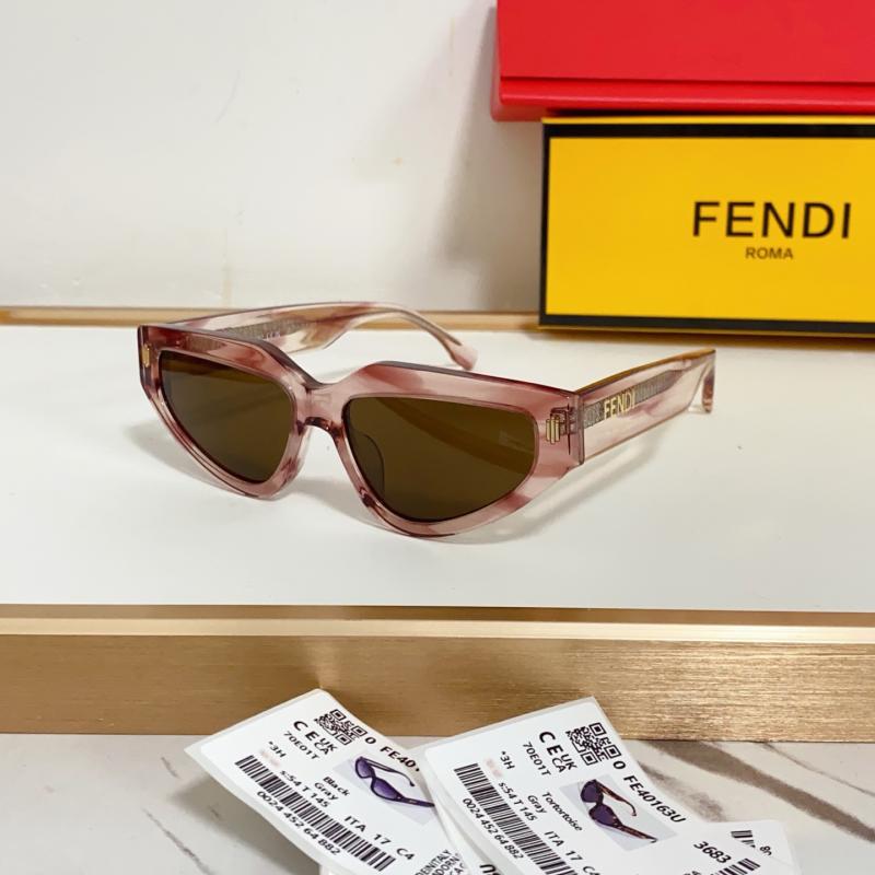 Fendi Sunglasses FE40163U