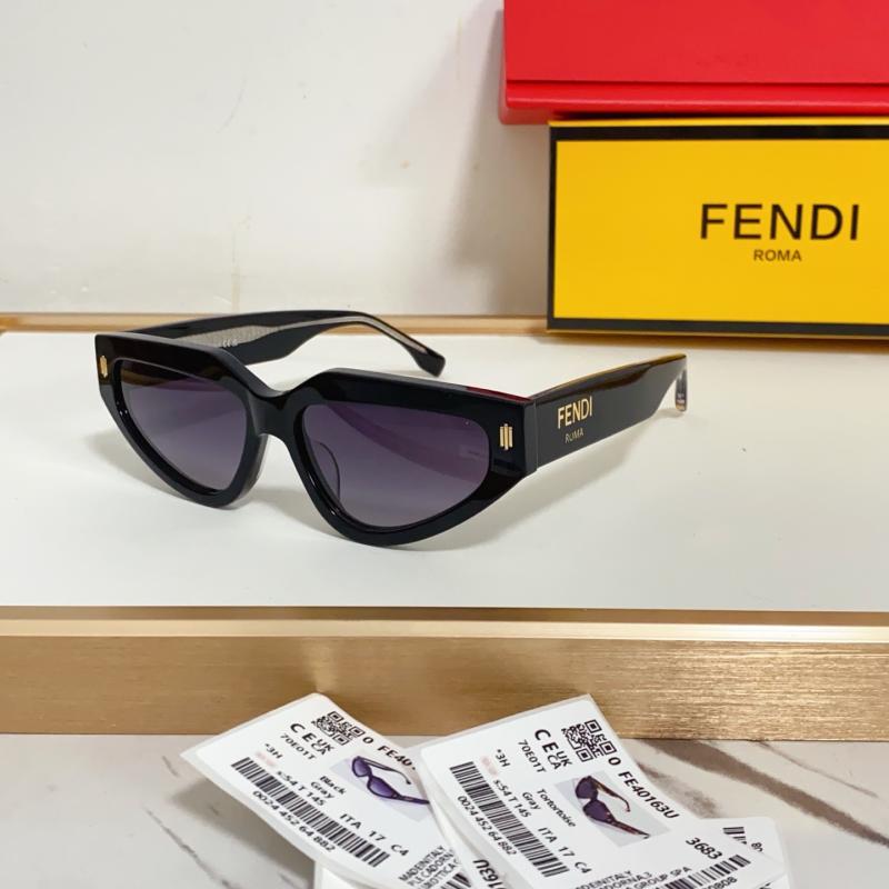 Fendi Sunglasses FE40163U