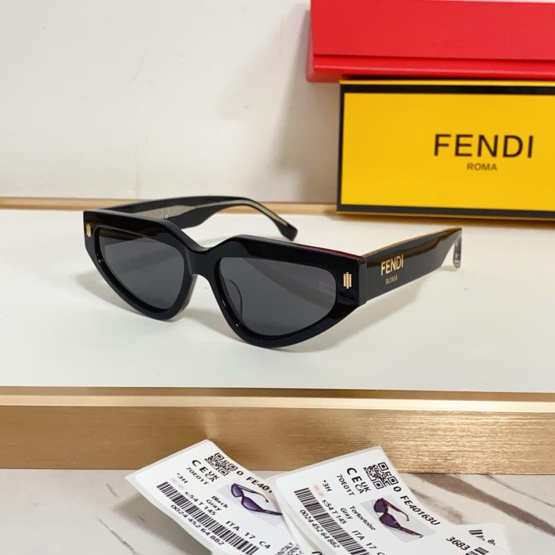 Fendi Sunglasses FE40163U