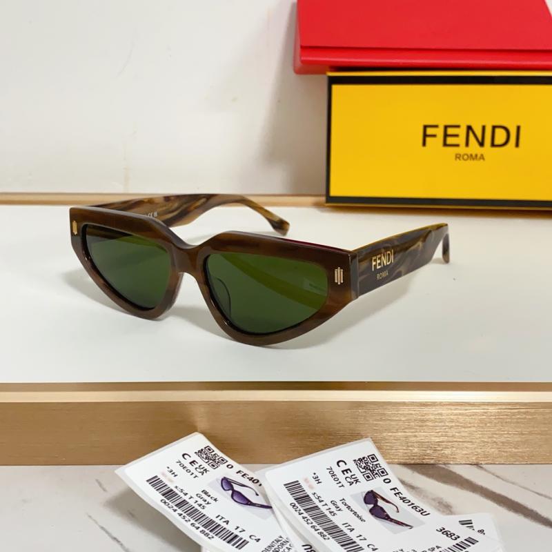 Fendi Sunglasses FE40163U