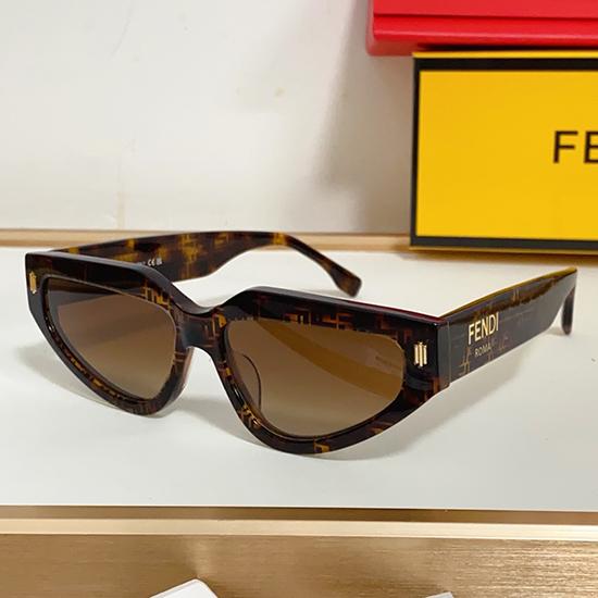 Fendi Sunglasses FE40163U