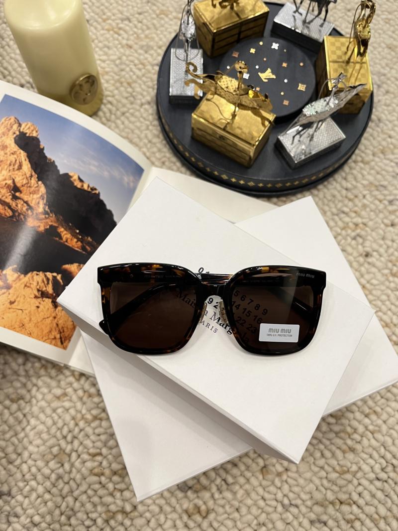 Miu Miu Sunglasses SMU18ZS