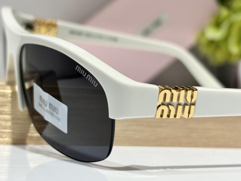 Miu Miu Sunglasses SMUA02S