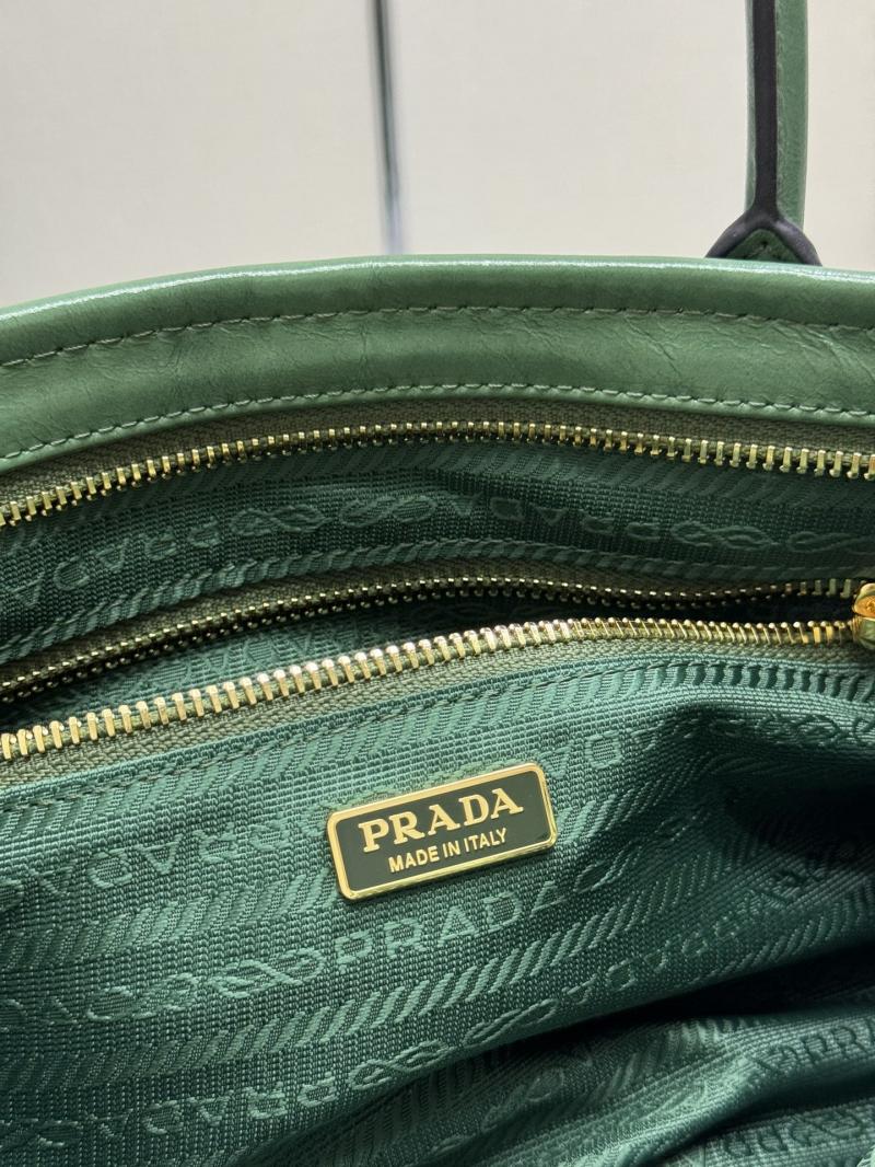 Prada Bonnie medium leather handbag Green 1BA426